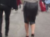 レザースカート巨尻動画　後ろスリット