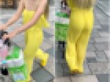 《ひときわ異様な存在感》 No.1231【ワンコと散歩中のドレッドヘアーのセレブお姉さん】