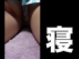 盗撮パンチラ 我慢できず軽く痴漢も…こぶりなお尻は興奮
