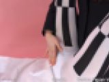 手コキフェチ　女性の手で股間を握られたり叩かれるｆ586