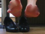 ４Ｋ足裏★３作セット★駅のホームで１７０ｃｍ美女のデカ足から放たれる獣臭＆働く美人ＯＬのスーツ素足パンプスは吐き気がする…＆新作