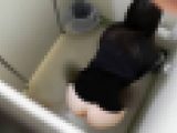 【和式トイレ】デカ尻JDのトイレ盗撮