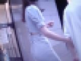 長身お嬢様系の美女が光沢ペラペラピタワンピ着て歩いてるよ