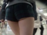 長身ハミ尻ギャルの爆尻！パンティまでみせつけ！