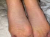 20歳「本日の嫁の足裏と尻1」お休み前