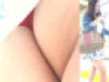 [★新作][★顔出し]パンチラ盗撮 超ミニスカギャル 赤いTバックが尻に食い込み