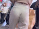 キレイめパンツで生尻感ありまくりのスレンダーな人妻！