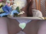 [4K][胸チラ]清楚系娘の足が段々開いていき…透け透けフロントP＆160度の大開脚