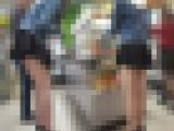 ミニスカお姉さんのエロすぎる美脚にチラ見え
