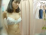 【素人】素人制服娘の下着姿を試着室から盗撮