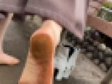 【完全裸足】第20弾！冬の野外を裸足で歩く女性 part2