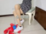 スニーカーでぬいぐるみ踏みながら残酷言葉責め