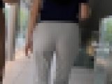 セクシーなヒップラインの上級OL