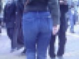超絶クビレ美巨尻の極上美女がタイトデニム履いてめちゃくちゃカラダをクネらせながら歩く姿がエロ過ぎる