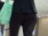むちむちお尻のパンツスーツお姉さん