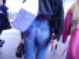 超激かわ美女か密着型タイトデニムを履いて美巨尻パンパンにさせて歩く姿がイヤらしい