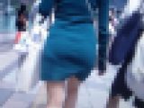 スタイル抜群の激カワ美女がイヤらしいクビレライン見せつけて歩いてるよ