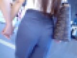 エロボディがイヤらしい美人お姉さんがピタパン履いてプリプリの美巨尻密着させて歩いてるよ