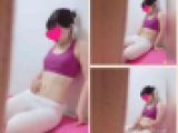 【隠し撮り／個室】ヨガウエアのまま我慢できずにオナニーしちゃう清楚系美人OL（mp4）