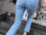 美脚尻なジーンズ美女