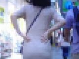 清楚系の美人お姉さんがタイトワンピ着てエロ尻密着させて歩いてるよ