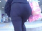 超モデル級のスタイル抜群美女がスキニーピタパン履いて美巨尻密着させて歩いてるよ