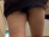 ショートパンツにムチムチな生足が魅力な美女