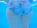 【お尻追っかけ編】流れるプールで段々食い込んでいくお尻とマン肉ハミ出しハプニング。