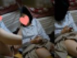 衝撃映像。。ガチで携帯のエロ動画を見ながらオナってイク女性。。。