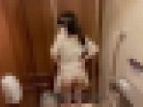 デパートのトイレでスマホで自撮りして露出プレイ撮って欲しい