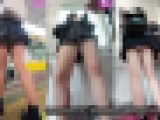 【縦型動画】ミニスカ制服2人組、駅から電車乗って買い物中までを尾行撮影（4）電車内ダブルパンチラ