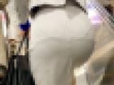 エスカレーターを階段登ってさらにセクシーさをアピールするお尻【3】