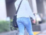 40代セレブ奥様の肉厚デカ尻！肉感エロボディとエロ尻をパッツンしながら喰い込むパンティで庶民を挑発！下品なスキニーデニム 奥様編
