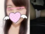 乗り気じゃない女子大生の車内プチ。ビラビラ引っ張られながら具まで丸見えにされ不機嫌そうです。。