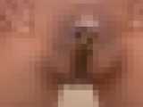 下品にいきんでやっと脱糞する雌犬　本気汁を垂れながらのうんこ　別アングルのいきみ顔あり