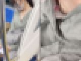[電車胸チラ]ニットの隙間から見える特大チクビに驚き、乗り換えしてまでの追撮成功