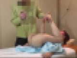 性感ストレッチマッサージ施術風景　２８歳　未婚　もとこ（側面アングル）