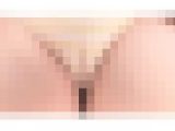 【パンチラ接写】ワレメの形状くっきり♡プニプニ大陰唇にクイ込む