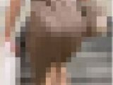 《絶妙なスリットが堪らない！Tバックも浮かび上がらせるセレブ美女》