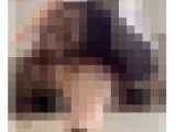 《ミニスカとニーハイの組み合わせはエロい！ハミ出す尻肉は必見です》