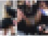 かわいい女子が無防備大開脚でP丸見え！周囲も騒然パンチラ動画
